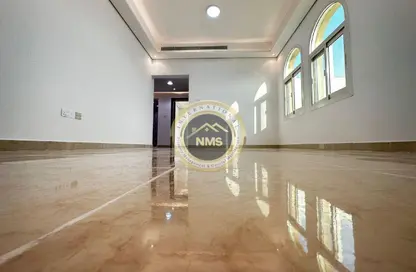 شقة - غرفة نوم - 1 حمام للايجار في شارع المطار - أبوظبي