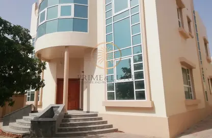 Villa - 5 Bedrooms - 7 Bathrooms for rent in Jumeirah 2 - Jumeirah - Dubai