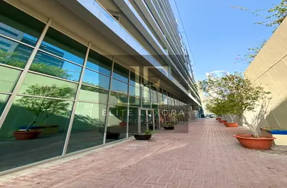 Shop - Studio - 1 Bathroom for rent in The Waves Tower B - The Waves - Dubai Marina - Dubai