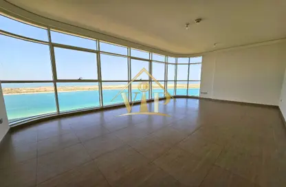 Apartment - 4 Bedrooms - 6 Bathrooms for rent in Wave tower - Corniche Road - Abu Dhabi