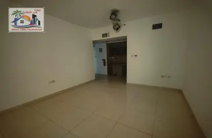 شقة - غرفة نوم - 1 حمام للايجار في بناء النباعة - النبعة - الشرق - الشارقة