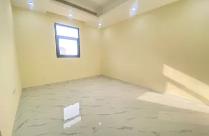 Apartment - Studio - 1 Bathroom for rent in Baniyas - Abu Dhabi