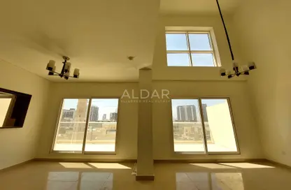 Duplex - 2 Bedrooms - 3 Bathrooms for rent in Royal JVC Building - Jumeirah Village Circle - Dubai