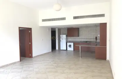 شقة - غرفة نوم - 2 حمامات للايجار في سيرك ديكنز 1 - سيرك ديكنز - مدينة السيارات - دبي