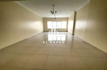 Apartment - 3 Bedrooms - 3 Bathrooms for rent in Al Khan - Sharjah