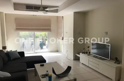 Villa - 2 Bedrooms - 3 Bathrooms for rent in Springs 8 - The Springs - Dubai