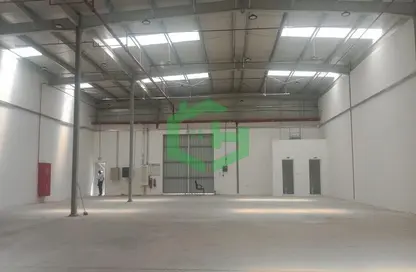 Warehouse - Studio - 2 Bathrooms for rent in RAS - Umm Ramool - Dubai