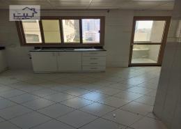 صورةغرفة فارغة لـ: شقة - 2 غرف نوم - 2 حمامات للكراء في كورنيش عجمان - عجمان, صورة 1