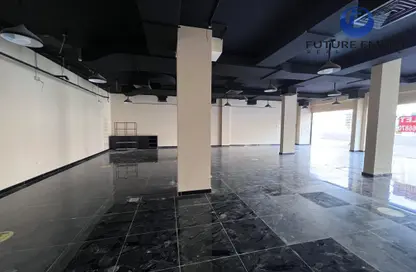 Shop - Studio for rent in Al Karama - Dubai