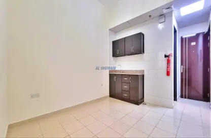 Kitchen image for: Apartment - 1 Bathroom for rent in Al Baraha - Deira - Dubai, Image 1