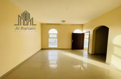 شقة - غرفة نوم - 2 حمامات للايجار في بيدا بن عمار - اشارج - العين