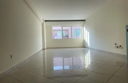 Empty Room image for: Apartment - 1 Bathroom for rent in Jamal Al Ghurair Building - Mankhool - Bur Dubai - Dubai, Image 1