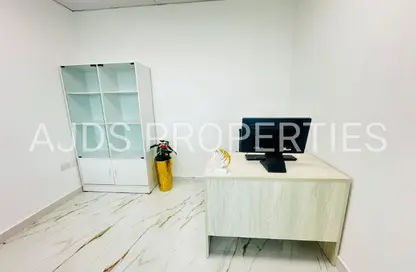 Office Space - Studio - 1 Bathroom for rent in Fatima Mohammad Ahmad Bin Suleiman Building - Al Raffa - Bur Dubai - Dubai