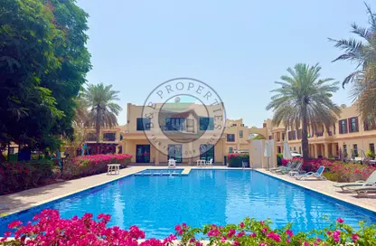 مجمع سكني - 4 غرف نوم - 5 حمامات للايجار في مجمع الحصن - شارع السلام - أبوظبي