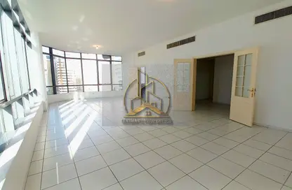 Apartment - 4 Bedrooms - 4 Bathrooms for rent in Al Najda Street - Abu Dhabi