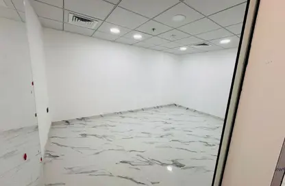 مكتب - استوديو - 3 حمامات للايجار في ذا كورت تاور - الخليج التجاري - دبي