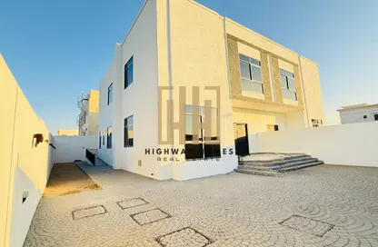 Villa - 5 Bedrooms - 7 Bathrooms for rent in Al Tay West - Al Suyoh - Sharjah