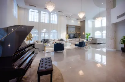 Villa - 7+ Bedrooms - 7+ Bathrooms for rent in Palm Jumeirah - Dubai