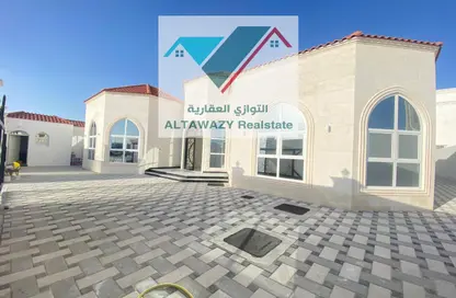 Villa - 5 Bedrooms for rent in Madinat Al Riyad - Abu Dhabi