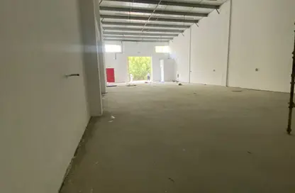 مستودع - استوديو - 2 حمامات للايجار في الروضة - عجمان