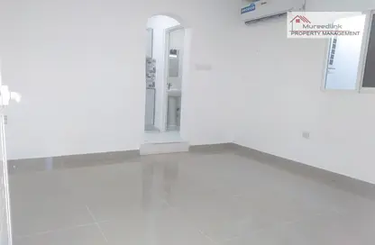 Empty Room image for: Apartment - 1 Bathroom for rent in Al Wahda Street - Al Wahda - Abu Dhabi, Image 1
