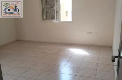 شقة - 1 حمام للايجار في بناء النباعة - النبعة - الشرق - الشارقة