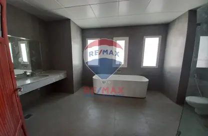Villa - 5 Bedrooms - 7 Bathrooms for rent in Complex 8 - Khalifa City - Abu Dhabi