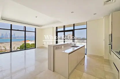 Apartment - 1 Bedroom - 2 Bathrooms for rent in The 8 - The Crescent - Palm Jumeirah - Dubai