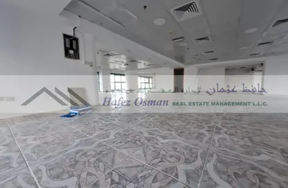 متجر - استوديو - 2 حمامات للايجار في شارع المطار - أبوظبي