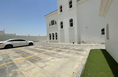 Apartment - 1 Bedroom - 2 Bathrooms for rent in Shakhbout City - Abu Dhabi