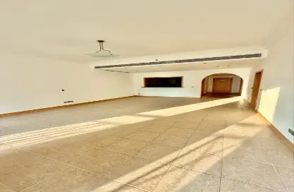 Apartment - 2 Bedrooms - 4 Bathrooms for rent in Al Tamr - Shoreline Apartments - Palm Jumeirah - Dubai