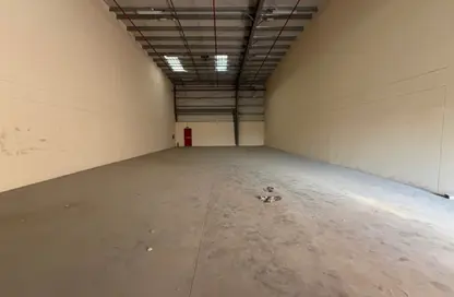 Warehouse - Studio - 1 Bathroom for rent in Al Sajaa - Sharjah