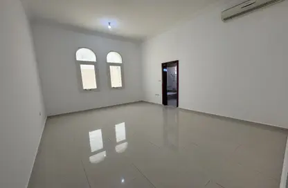 Apartment - Studio - 1 Bathroom for rent in Shakhbout City - Abu Dhabi