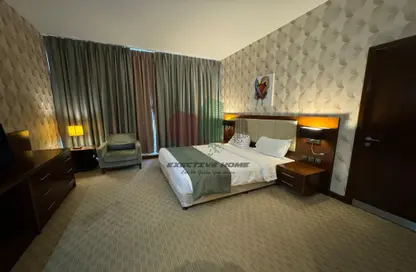Room / Bedroom image for: Apartment - 1 Bathroom for rent in Al Dana Tower - Danet Abu Dhabi - Abu Dhabi, Image 1