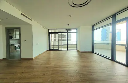 Apartment - 3 Bedrooms - 4 Bathrooms for rent in The Waves Residences - Mankhool - Bur Dubai - Dubai
