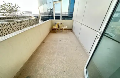 Apartment - 2 Bedrooms - 4 Bathrooms for rent in Blue Tower - Sheikh Zayed Road - Dubai