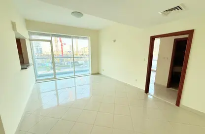 شقة - غرفة نوم - 2 حمامات للايجار في تفريعة القنال 1 - أبراج الجولف - مدينة دبي الرياضية - دبي