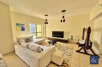 Living Room image for: Apartment - 2 Bedrooms - 2 Bathrooms for sale in Sadaf 1 - Sadaf - Jumeirah Beach Residence - Dubai, Image 1