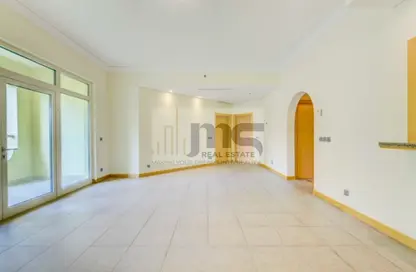 Apartment - 2 Bedrooms - 3 Bathrooms for rent in Al Khushkar - Shoreline Apartments - Palm Jumeirah - Dubai