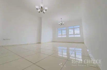 شقة - 2 غرف نوم - 3 حمامات للايجار في برج ربيعة - مجان - دبي لاند - دبي