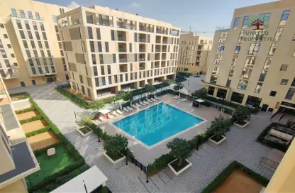 صورة لـ حوض سباحة شقة - غرفة نوم - 2 حمامات للبيع في Al Mamsha - مويلح - الشارقة ، صورة رقم 1