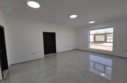 شقة - غرفة نوم - 2 حمامات للايجار في الخريس - الجيمي - العين