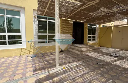 Apartment - 1 Bedroom - 2 Bathrooms for rent in Shakhbout City - Abu Dhabi