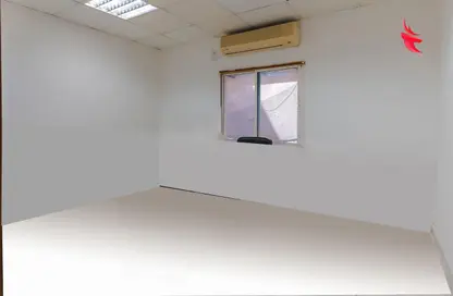 Empty Room image for: Apartment - 1 Bathroom for rent in Al Murar - Deira - Dubai, Image 1