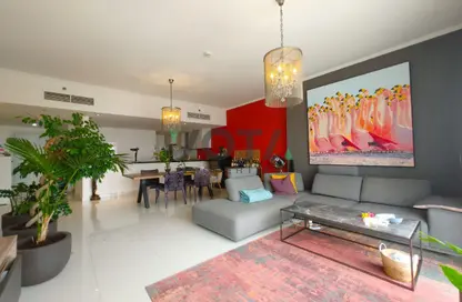 Apartment - 2 Bedrooms - 3 Bathrooms for sale in Damac Heights - Dubai Marina - Dubai