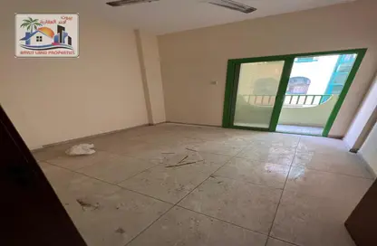 شقة - 2 غرف نوم - 2 حمامات للايجار في ميدان الرولة - منطقة الرولة - الشارقة