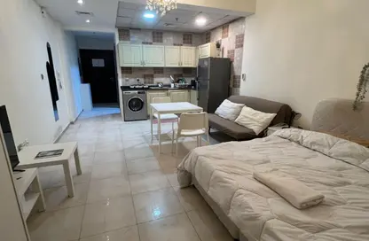 شقة - 1 حمام للايجار في برج حمزة - مدينة دبي الرياضية - دبي