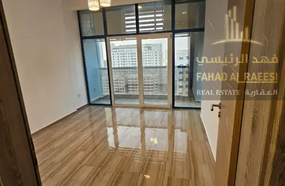 شقة - 3 غرف نوم - 2 حمامات للايجار في مساكن كورنيش عجمان - طريق كورنيش عجمان - عجمان