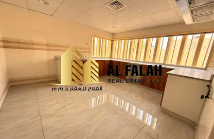 شقة - 3 غرف نوم - 6 حمامات للايجار في الحزانة - ضاحية الرقة - الشارقة