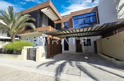 Villa - 4 Bedrooms - 5 Bathrooms for rent in Umm Suqeim 2 Villas - Umm Suqeim 2 - Umm Suqeim - Dubai